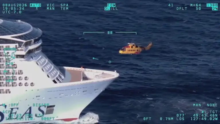 Dramatic Mid-Ocean Rescue: Canadian Forces Airlift Passenger from Royal Caribbean’s Ovation of the Seas off British Columbia