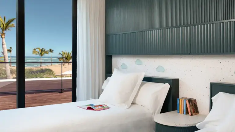 Executive Overview: The Rise of Dual-Environment Hospitality in the Mexican Caribbean