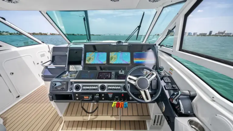 Luxury on the Water: Inside the 2022 Formula 430 Super Sport Crossover Blue Agave