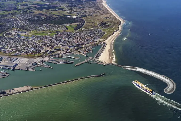 Strategic Expansion at Port of Hirtshals: Hjørring Municipal Council Backs DKK 740 Million Breakwater Extension to Transform North Sea Logistics Hub