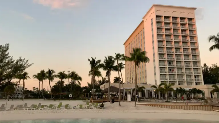 The Ultimate Adults-Only Escape: A Comprehensive Evaluation of Warwick Paradise Island – Bahamas