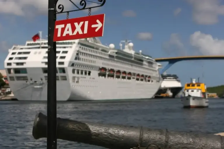 The Ultimate Guide to the Curaçao Cruise Port: Piers, Facilities, Logistics, and Shore Excursions