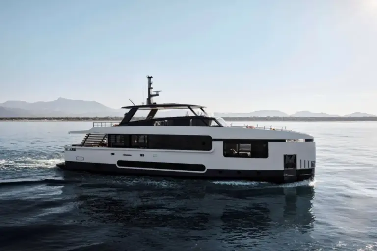 Azimut Unveils the Magellano 27M: A Masterclass in Long-Range Crossover Yachting