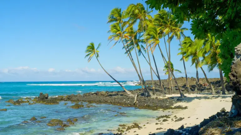 Beyond the Crowds: The Quest for Solitude at Makalawena Beach, Hawaii’s Rugged Coastal Sanctuary