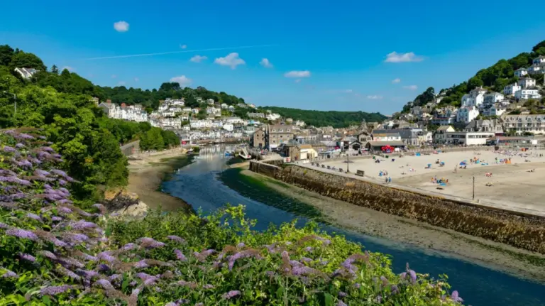 Discovering Looe: Cornwall’s Timeless Coastal Haven of River Views, Maritime History, and Fresh Seafood