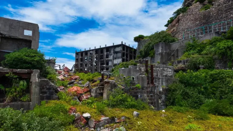 Echoes in the Rubble: Exploring the World’s Most Eerie and Preserved Ghost Towns