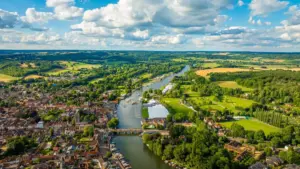 Escape to the River: An Investigative and Cultural Exploration of Henley-on-Thames, England’s Historic Riverside Gem