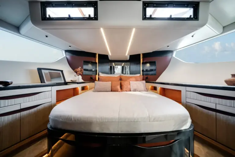 Redefining Mid-Size Luxury: An In-Depth Examination of the Galeon 520 Fly