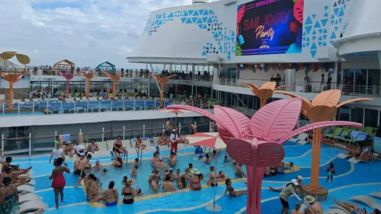 Royal Caribbean’s Bold Incentive Strategy: Why Passengers Are Being Paid to Skip Utopia of the Seas