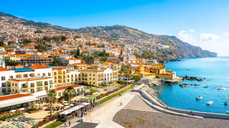 Navigating the Lusophone Rhythm: 11 Unwritten Rules for Traveling in Portugal
