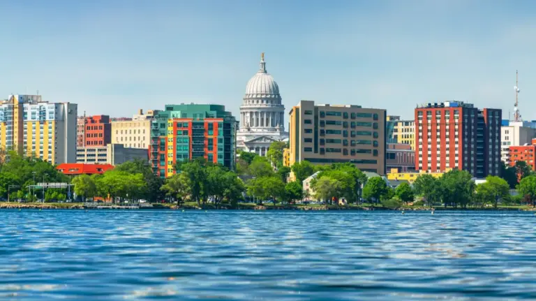 Retiring Without the Keys: 9 Walkable Midwest Cities Where You Can Thrive Car-Free