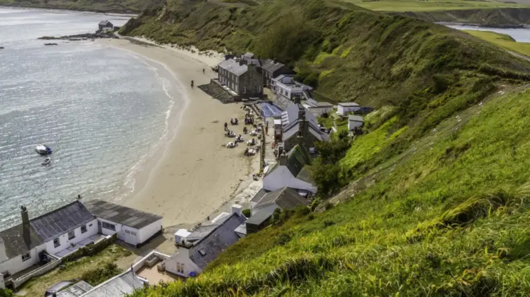 Step Back in Time: Porthdinllaen’s Car-Free Coastal Oasis and the Legendary Ty Coch Inn